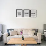 Quiet Near Vienna - 60m2 - 24h Check-in - For Business And Family Appartement *