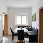 Quiet Near Vienna - 60m2 - 24h Check-in - For Business And Family Appartement
